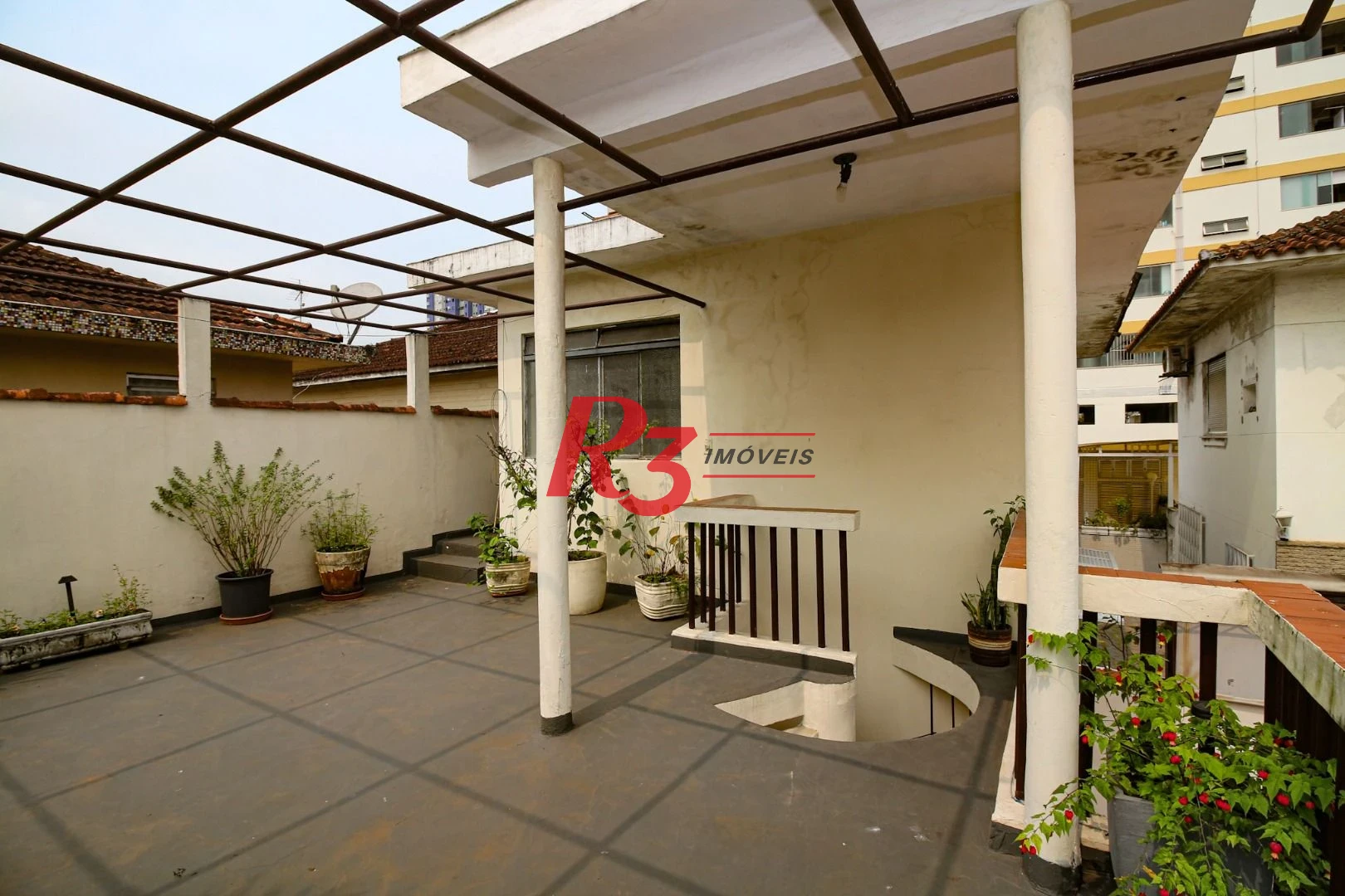 Sobrado com 4 dormitórios, 325 m² - venda por R$ 2.500.000,00 ou aluguel por R$ 8.000,00/mês - Embaré - Santos/SP