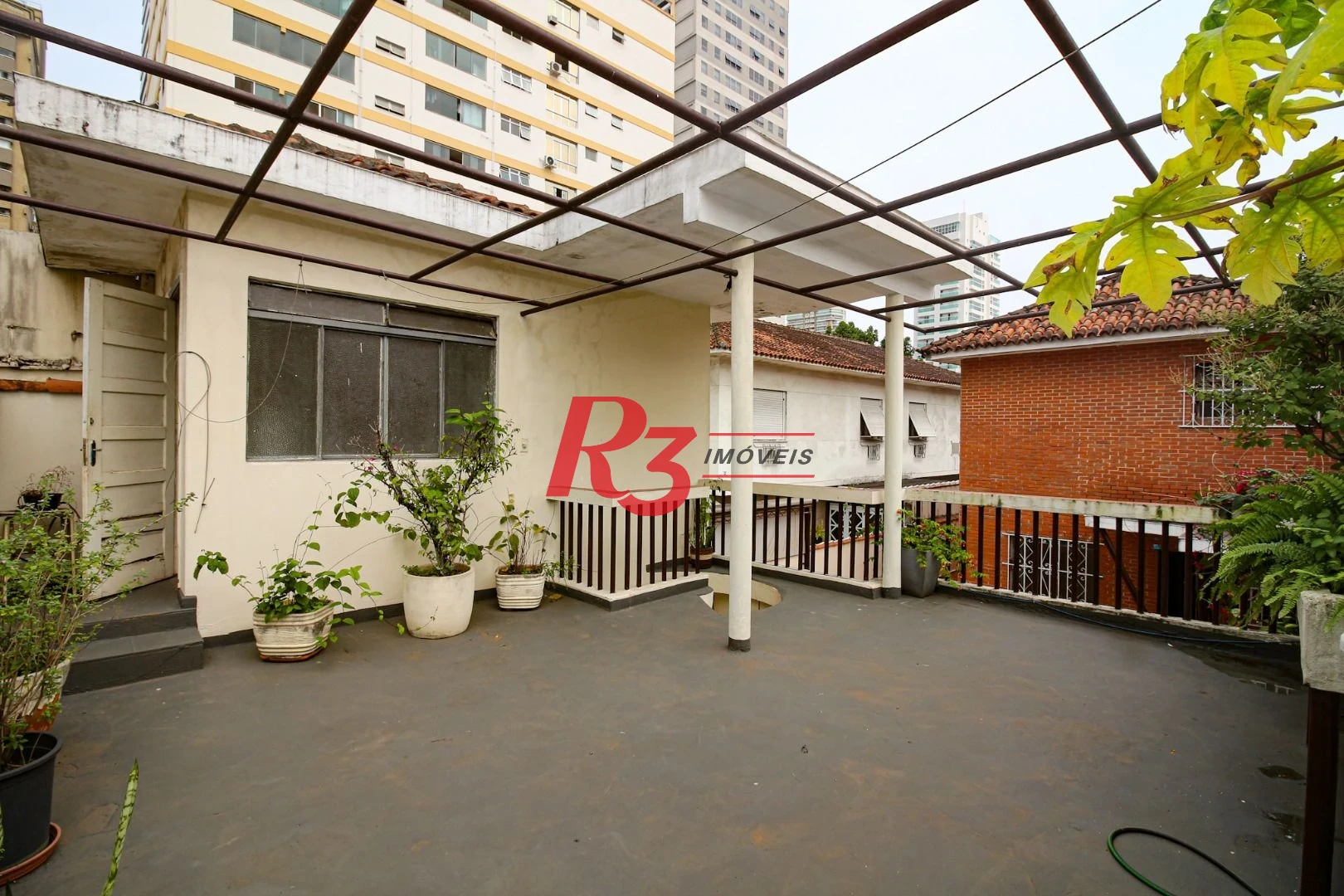 Sobrado com 4 dormitórios, 325 m² - venda por R$ 2.500.000,00 ou aluguel por R$ 8.000,00/mês - Embaré - Santos/SP