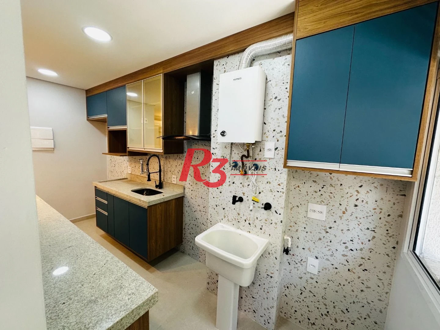 Apartamento com 2 dormitórios à venda, 62 m² por R$ 756.000,00 - Marapé - Santos/SP