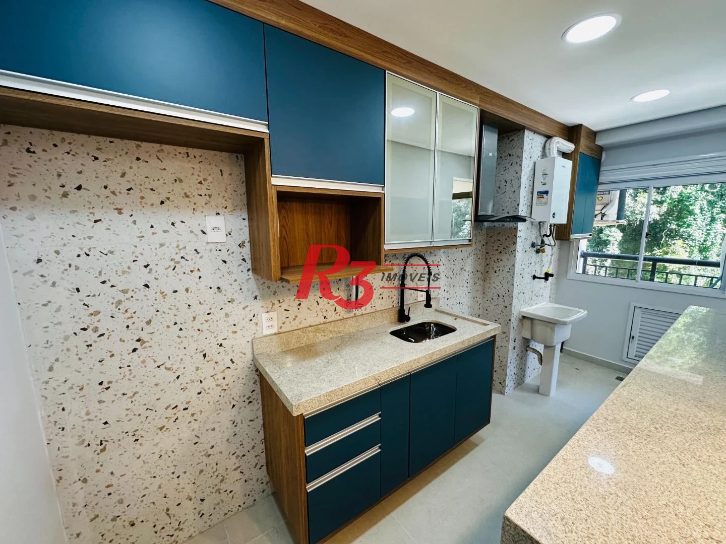 Apartamento com 2 dormitórios à venda, 62 m² por R$ 756.000,00 - Marapé - Santos/SP
