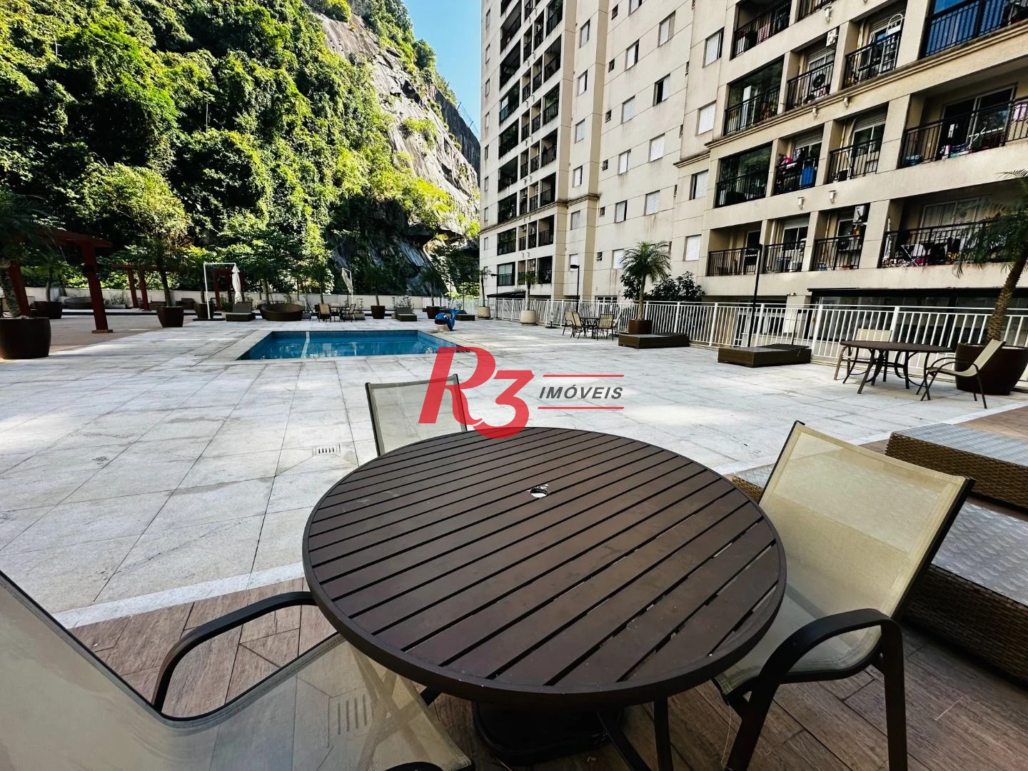 Apartamento com 2 dormitórios à venda, 62 m² por R$ 756.000,00 - Marapé - Santos/SP