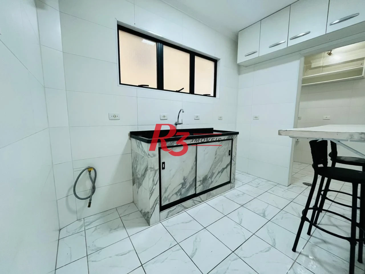 Apartamento com 2 dormitórios para alugar, 60 m² por R$ 3.300,00/mês - Marapé - Santos/SP