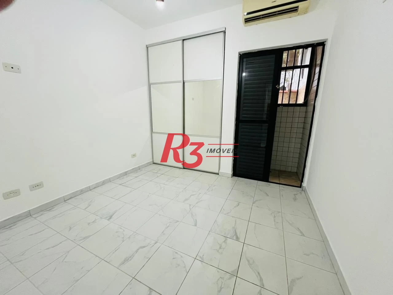 Apartamento com 2 dormitórios para alugar, 60 m² por R$ 3.300,00/mês - Marapé - Santos/SP