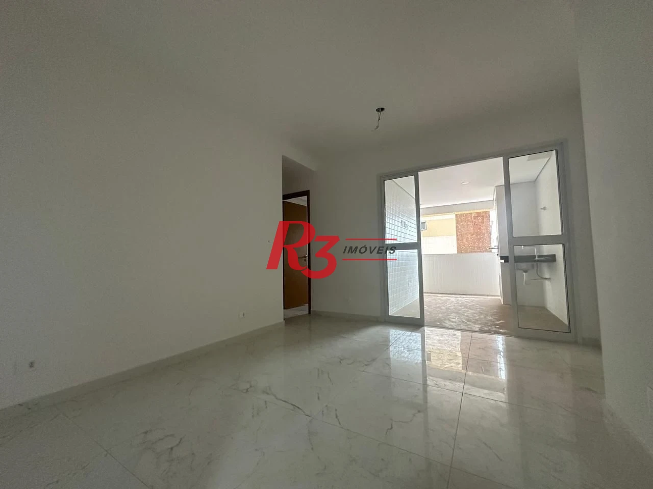 R3 ALUGA excelente apartamento com dois dormítórios em condomínio clube no bairro do Boqueirão, em Santos.