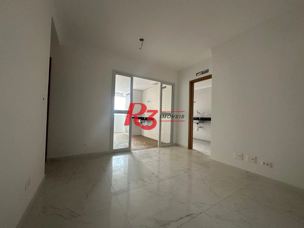 R3 ALUGA excelente apartamento com dois dormítórios em condomínio clube no bairro do Boqueirão, em Santos.