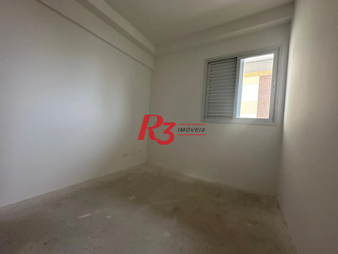 R3 ALUGA excelente apartamento com dois dormítórios em condomínio clube no bairro do Boqueirão, em Santos.