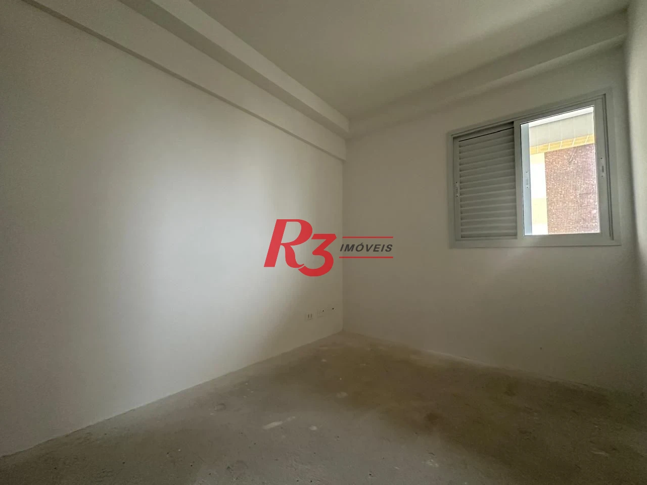 R3 ALUGA excelente apartamento com dois dormítórios em condomínio clube no bairro do Boqueirão, em Santos.