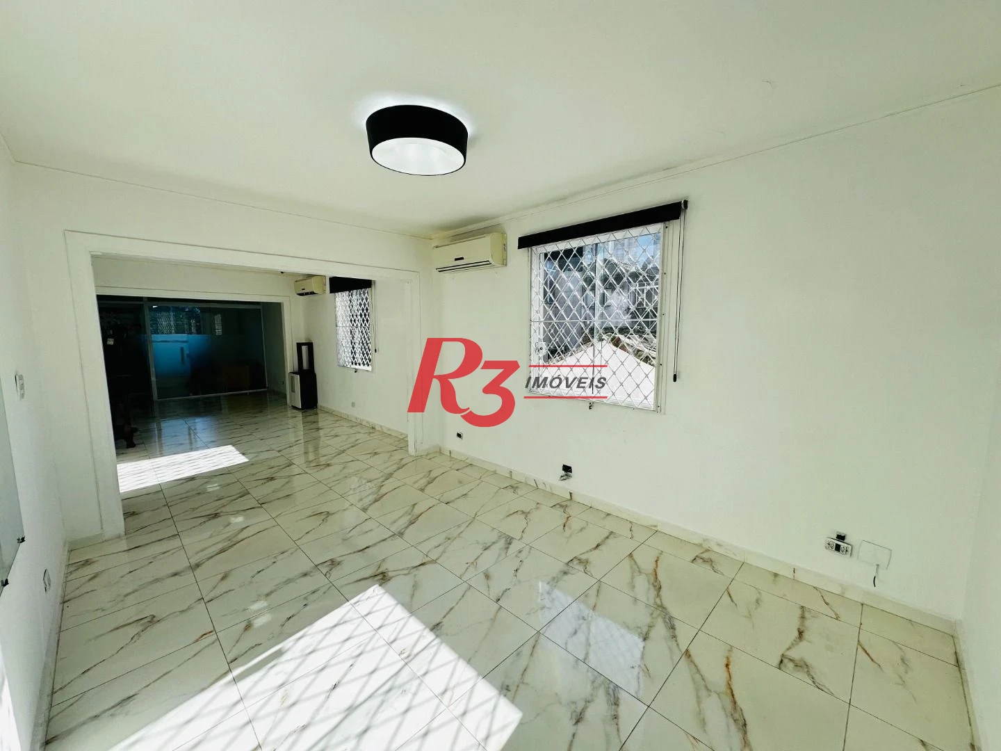Sobrado com 4 dormitórios à venda, 245 m² por R$ 1.350.000,00 - Ponta da Praia - Santos/SP