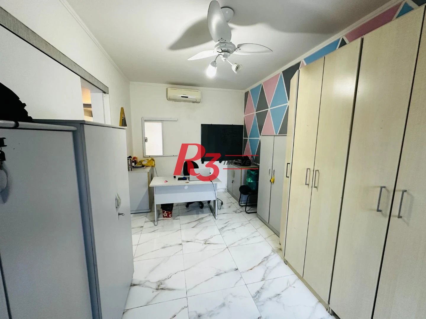 Sobrado com 4 dormitórios à venda, 245 m² por R$ 1.350.000,00 - Ponta da Praia - Santos/SP