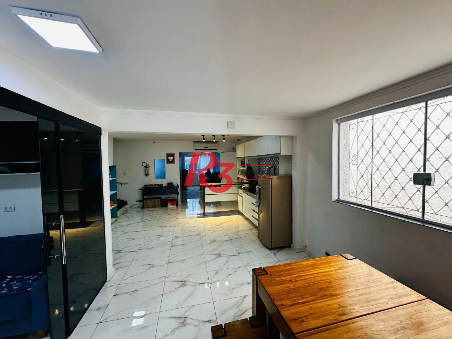 Sobrado com 4 dormitórios à venda, 245 m² por R$ 1.350.000,00 - Ponta da Praia - Santos/SP