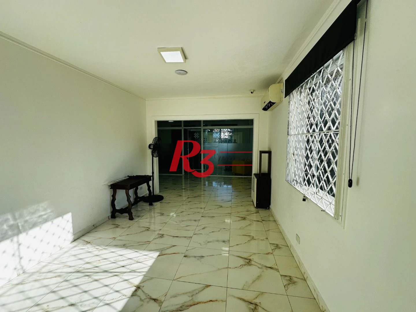 Sobrado com 4 dormitórios à venda, 245 m² por R$ 1.350.000,00 - Ponta da Praia - Santos/SP