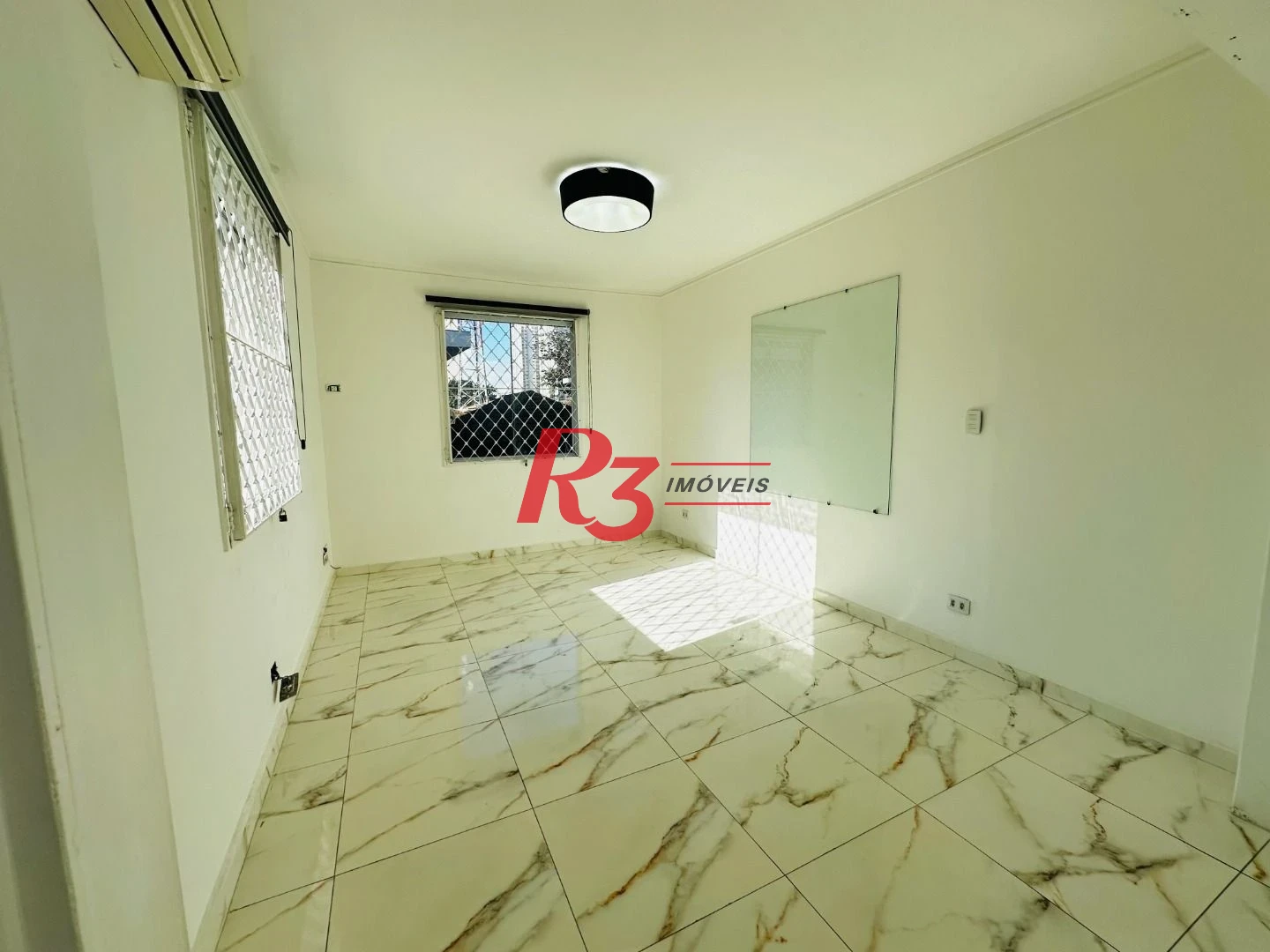 Sobrado com 4 dormitórios à venda, 245 m² por R$ 1.350.000,00 - Ponta da Praia - Santos/SP