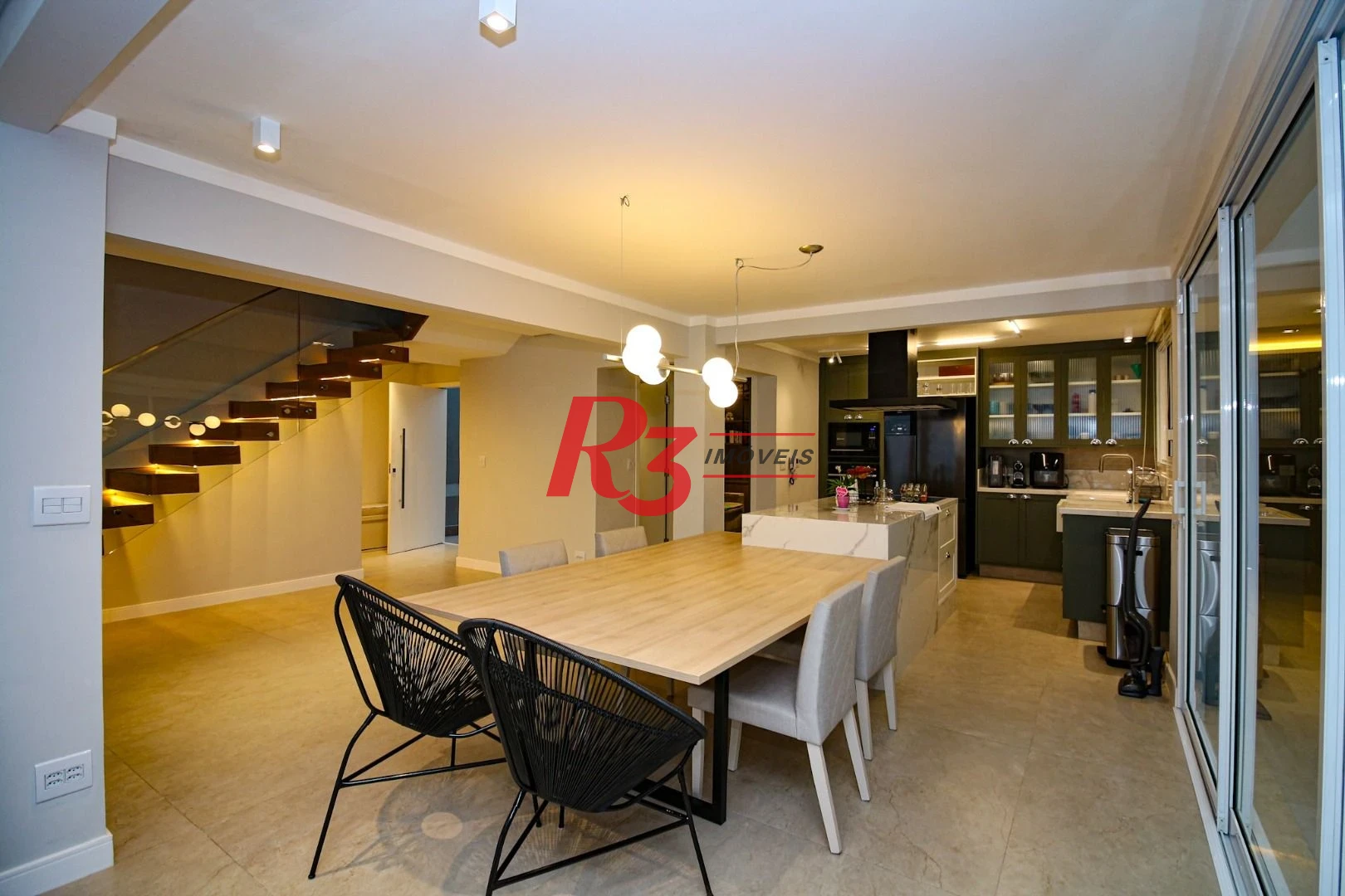 Casa com 3 suítes à venda, 300 m² por R$ 4.500.000 - Ponta da Praia - Santos/SP