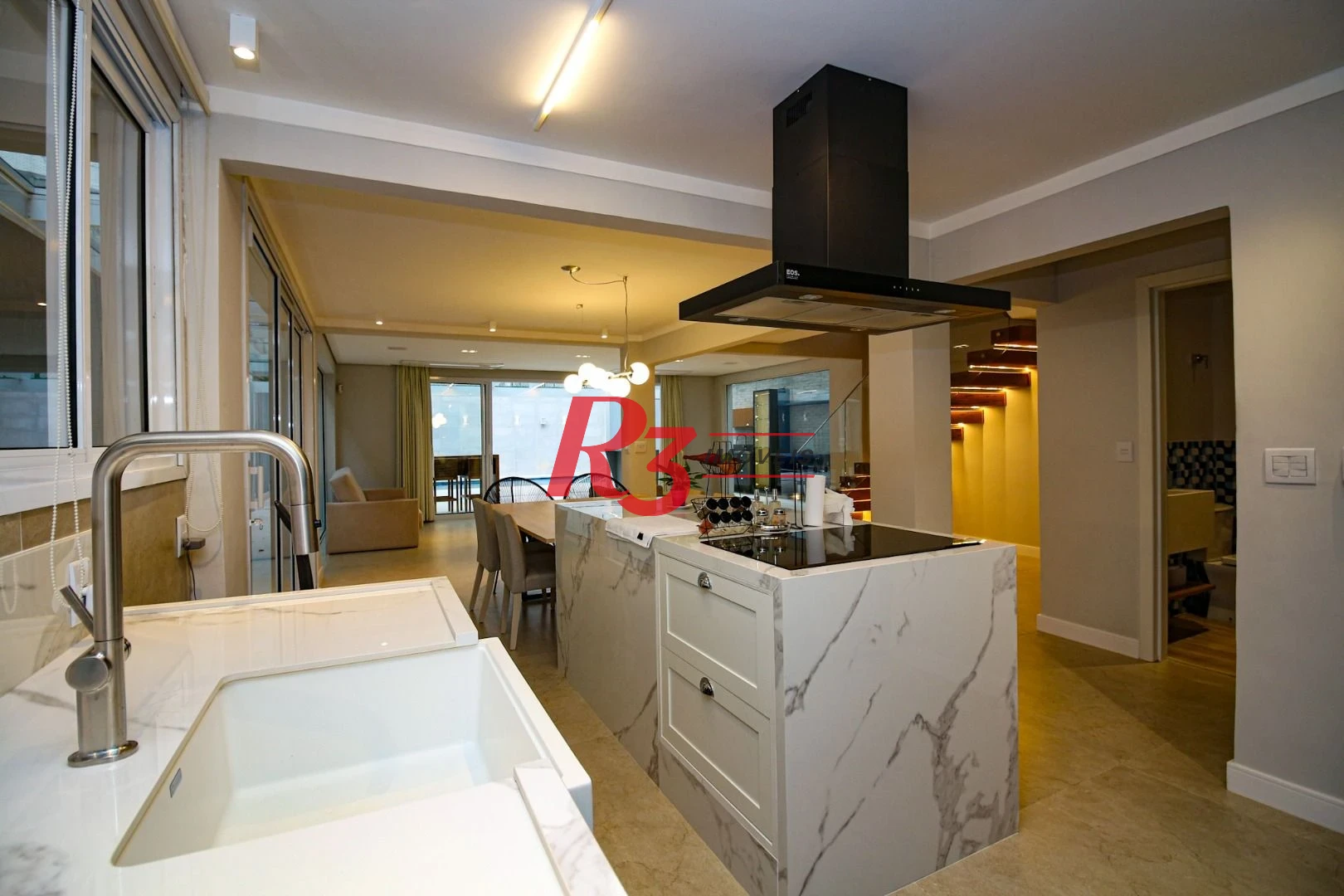 Casa com 3 suítes à venda, 300 m² por R$ 4.500.000 - Ponta da Praia - Santos/SP