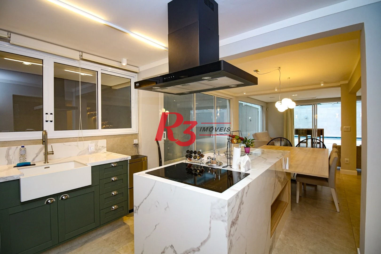 Casa com 3 suítes à venda, 300 m² por R$ 4.500.000 - Ponta da Praia - Santos/SP