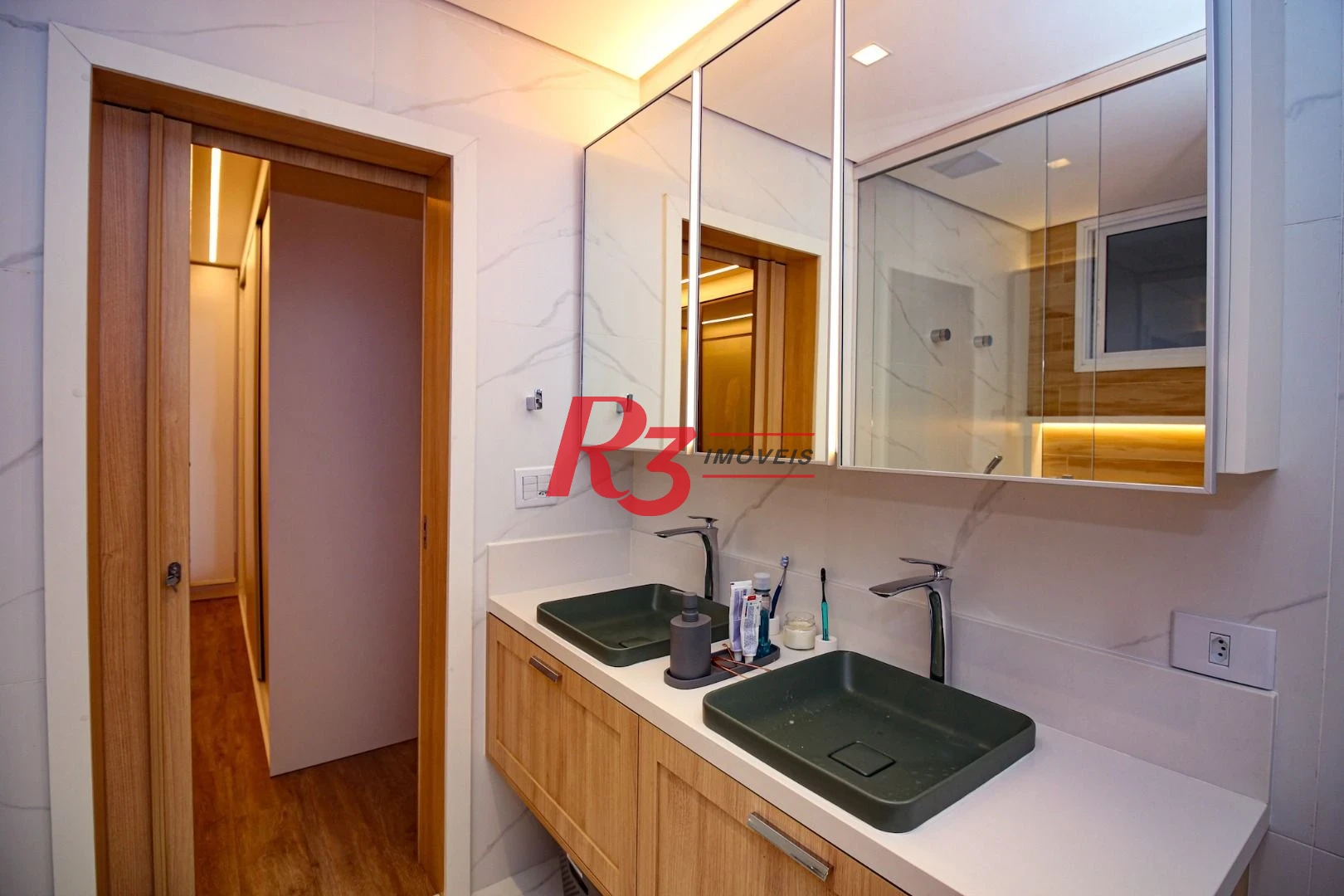 Casa com 3 suítes à venda, 300 m² por R$ 4.500.000 - Ponta da Praia - Santos/SP