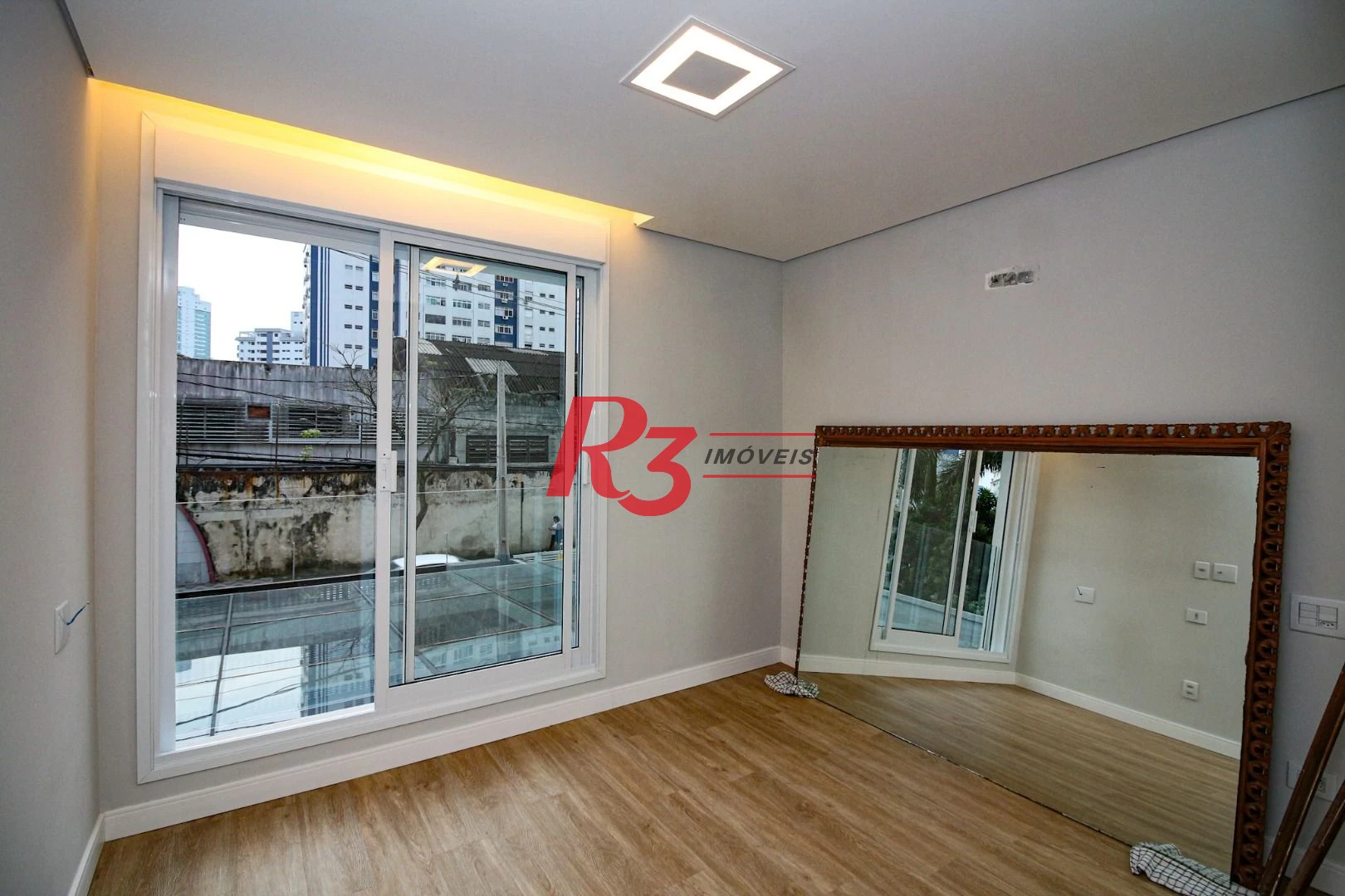 Casa com 3 suítes à venda, 300 m² por R$ 4.500.000 - Ponta da Praia - Santos/SP