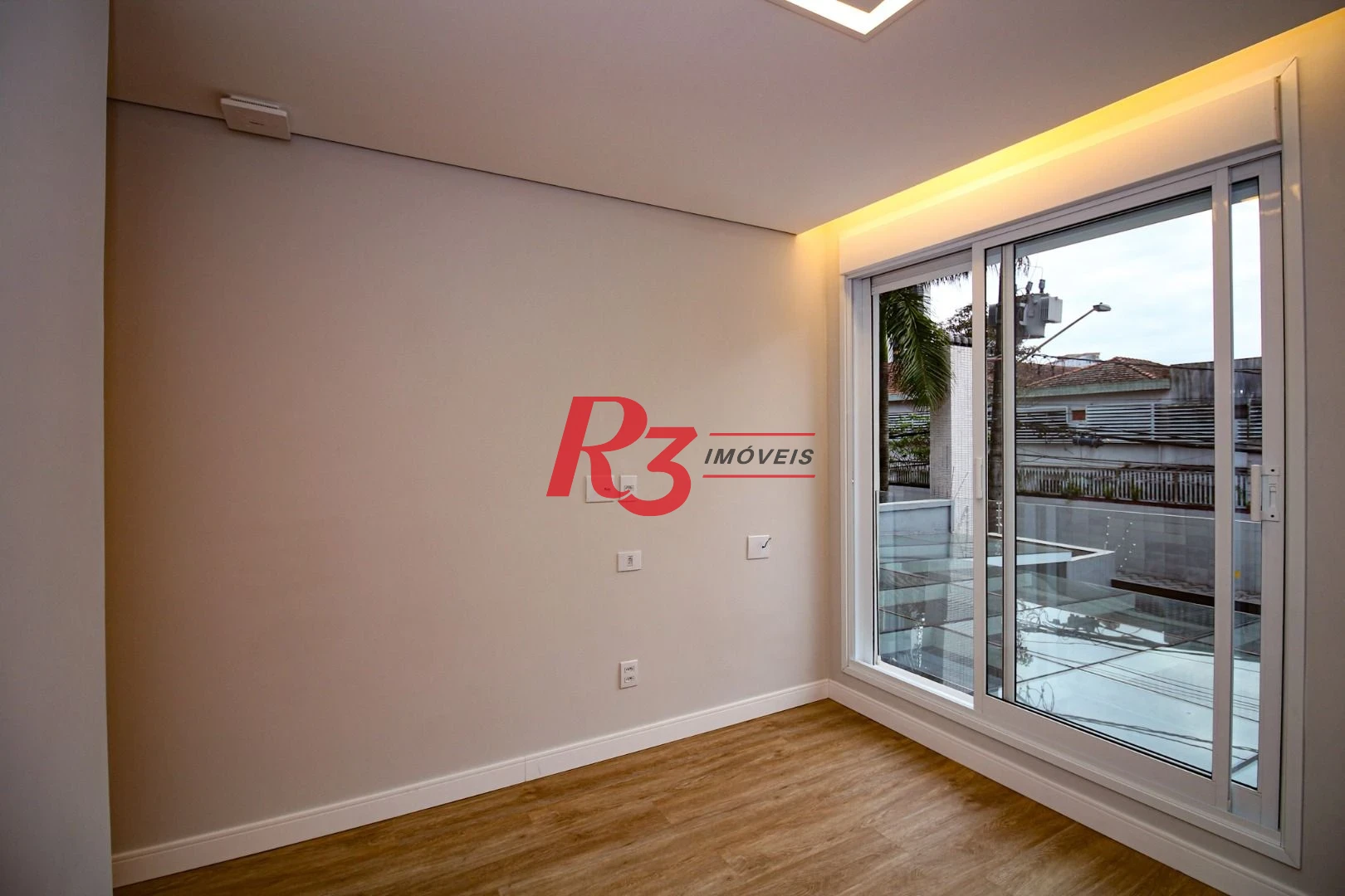 Casa com 3 suítes à venda, 300 m² por R$ 4.500.000 - Ponta da Praia - Santos/SP