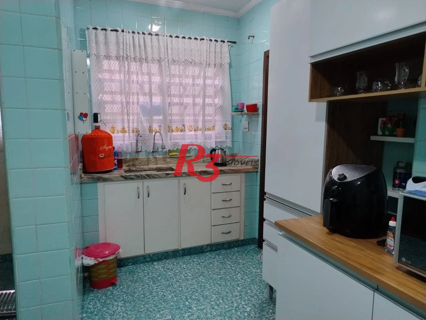 Sobrado com 3 dormitórios à venda, 226 m² por R$ 700.000,00 - Centro - São Vicente/SP