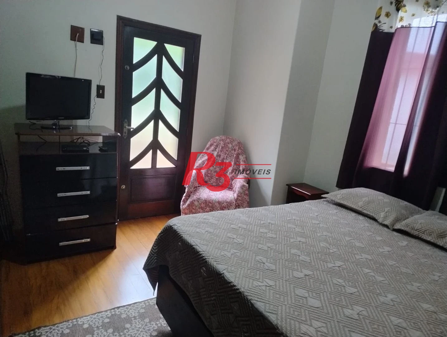 Sobrado com 3 dormitórios à venda, 226 m² por R$ 700.000,00 - Centro - São Vicente/SP