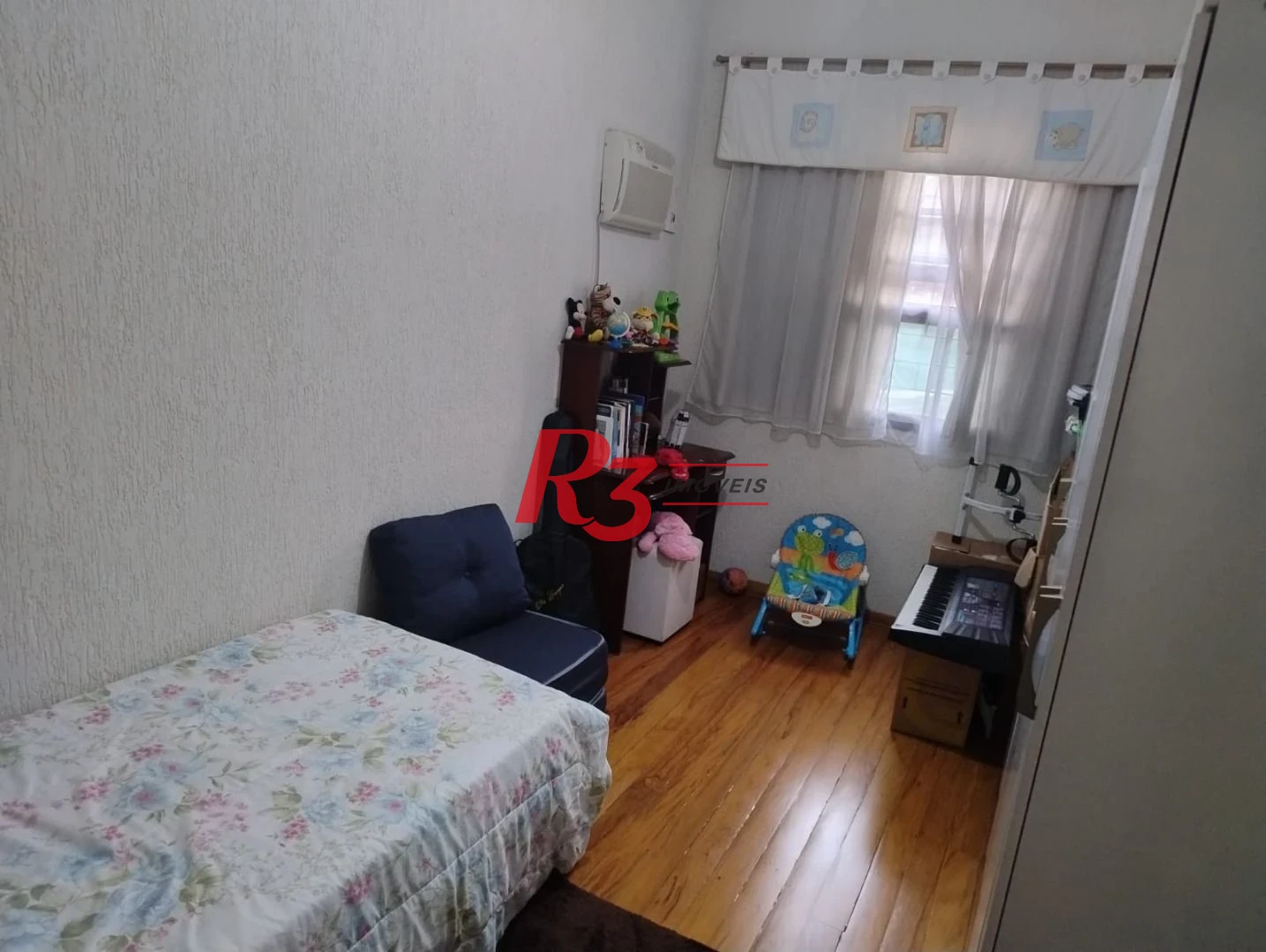 Sobrado com 3 dormitórios à venda, 226 m² por R$ 700.000,00 - Centro - São Vicente/SP