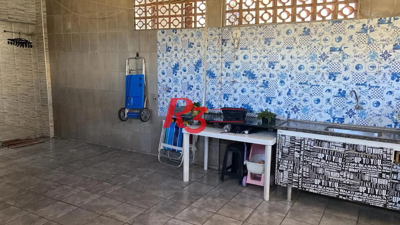 Casa com 3 dormitórios à venda por R$ 426.000 - Parque Bitaru - São Vicente/SP