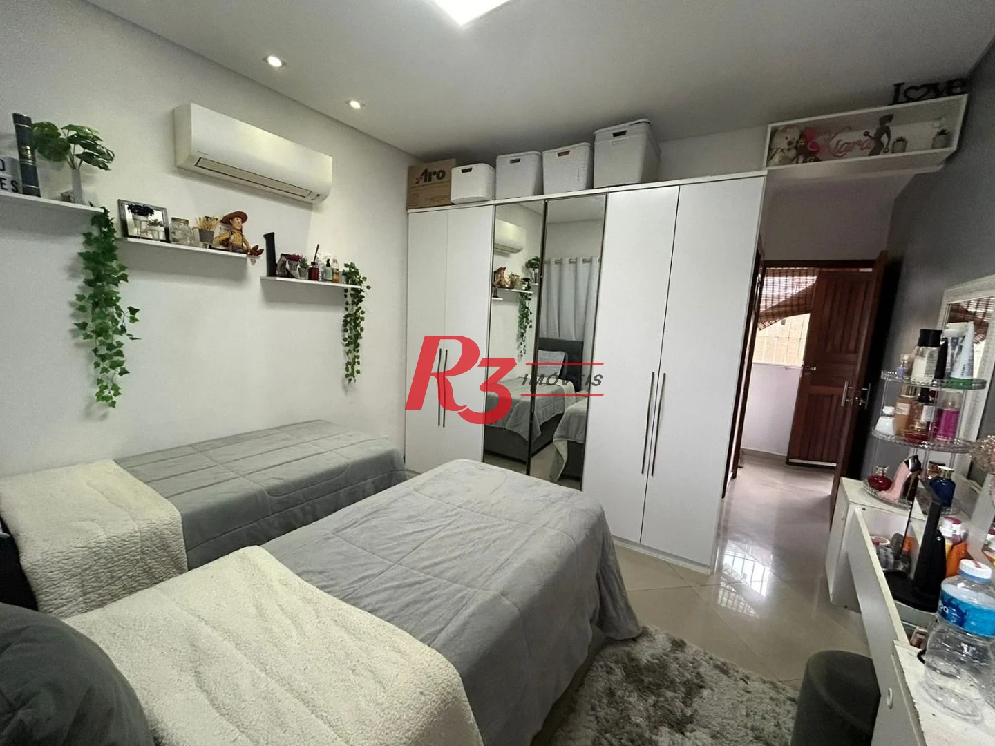 Sobrado à venda, 157 m² por R$ 590.000,00 - Vila Cascatinha - São Vicente/SP