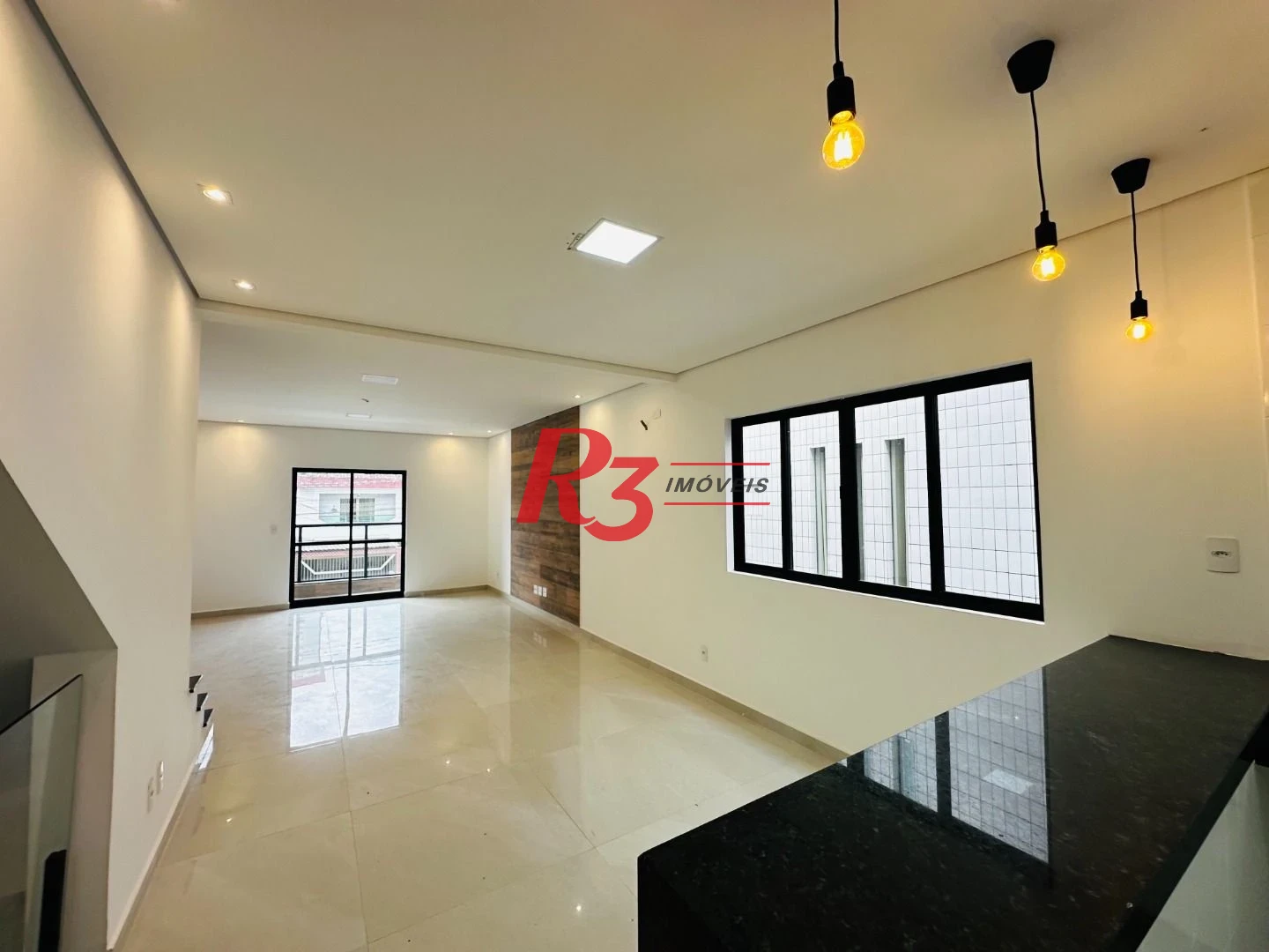 Sobrado com 3 dormitórios à venda, 220 m² por R$ 1.600.000,00 - Embaré - Santos/SP