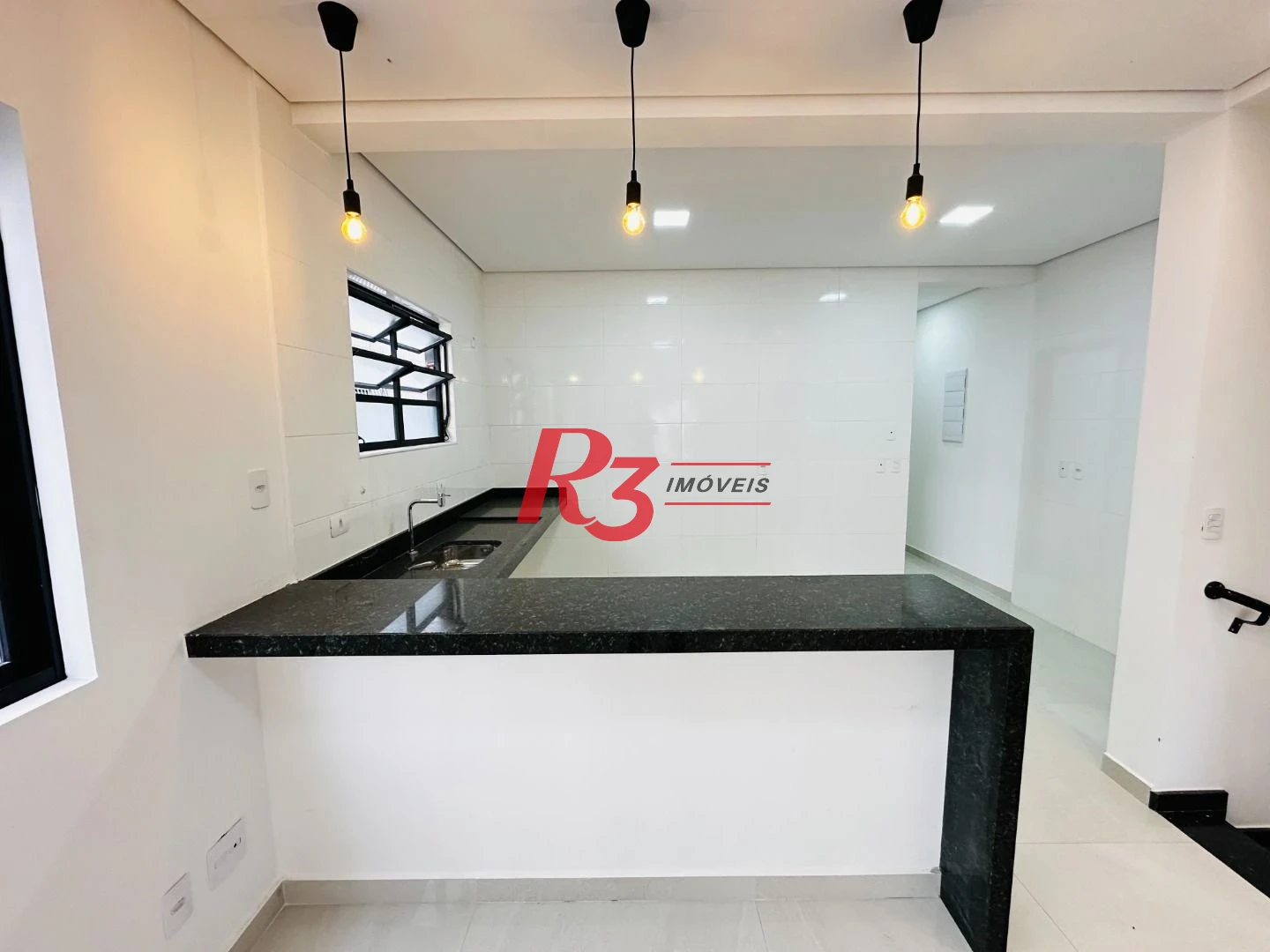 Sobrado com 3 dormitórios à venda, 220 m² por R$ 1.600.000,00 - Embaré - Santos/SP