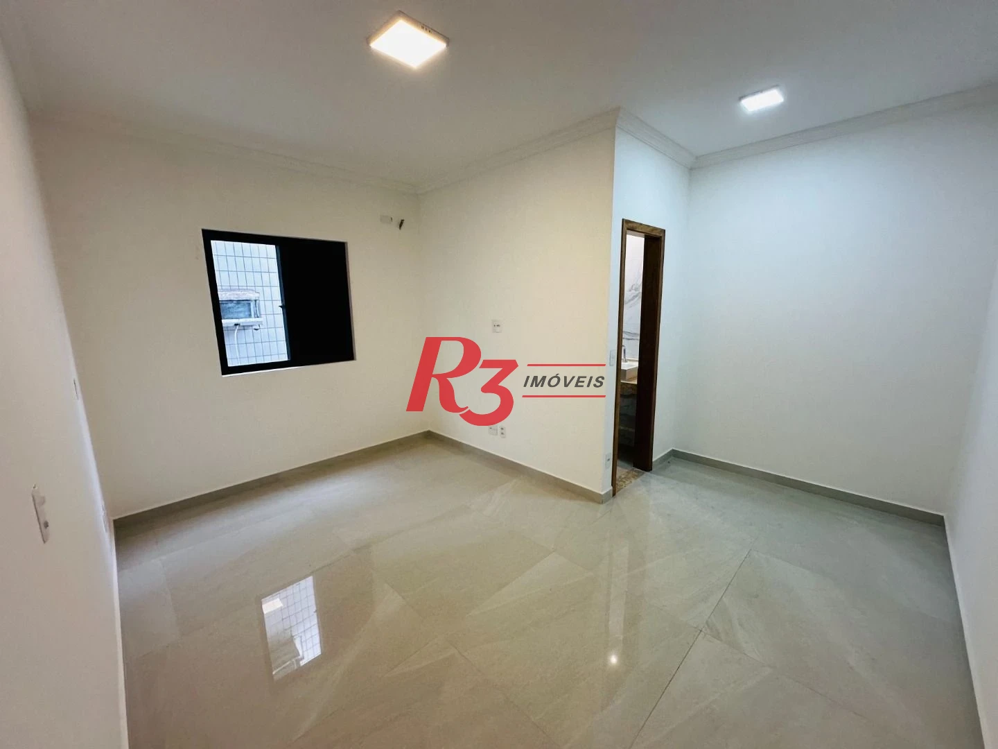 Sobrado com 3 dormitórios à venda, 220 m² por R$ 1.600.000,00 - Embaré - Santos/SP