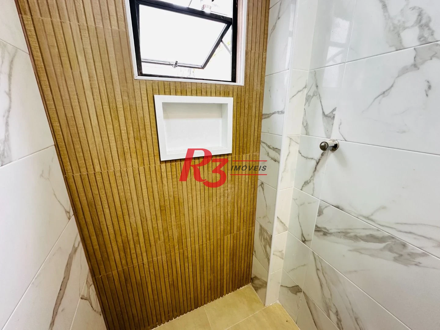 Sobrado com 3 dormitórios à venda, 220 m² por R$ 1.600.000,00 - Embaré - Santos/SP