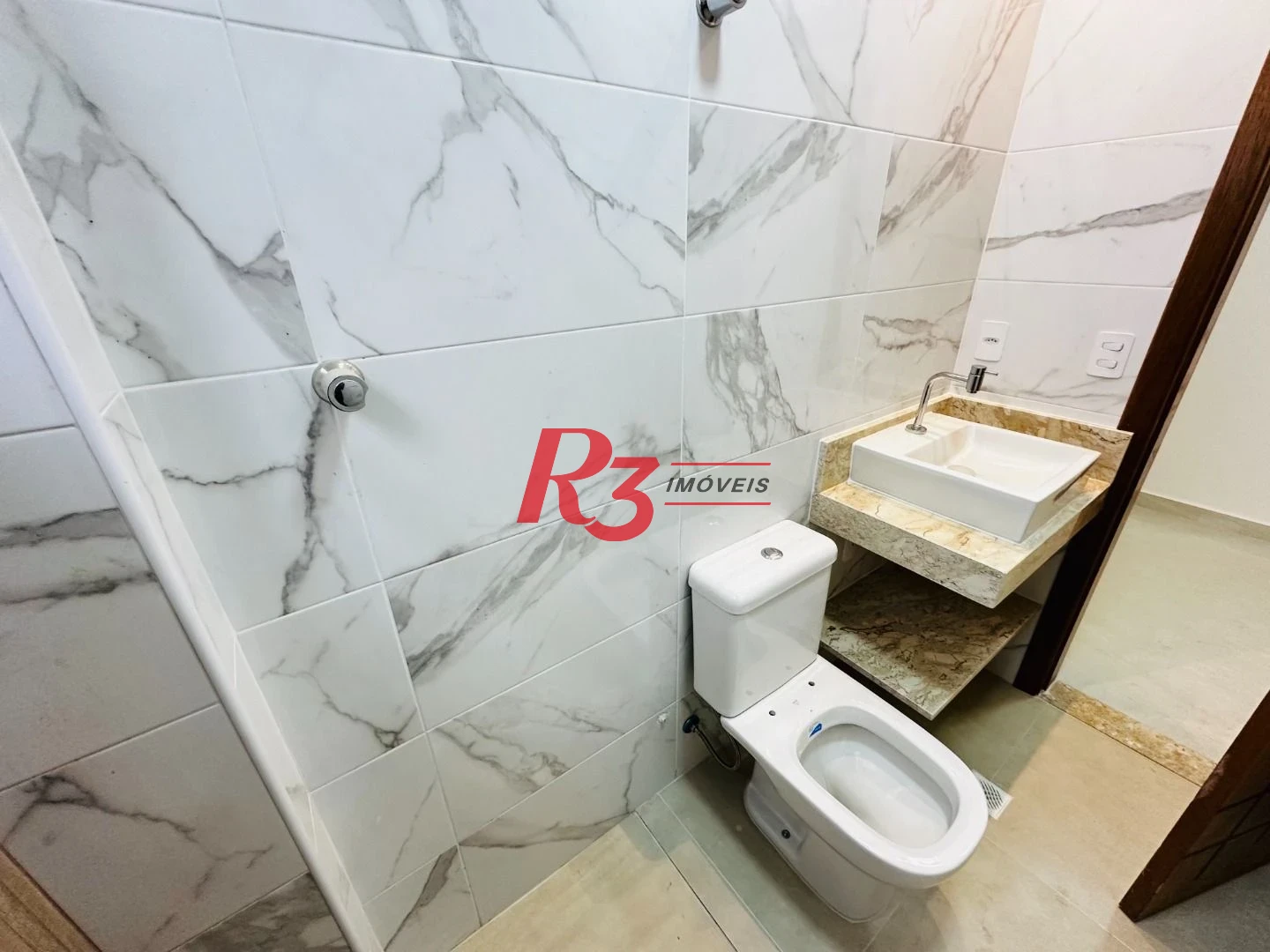 Sobrado com 3 dormitórios à venda, 220 m² por R$ 1.600.000,00 - Embaré - Santos/SP