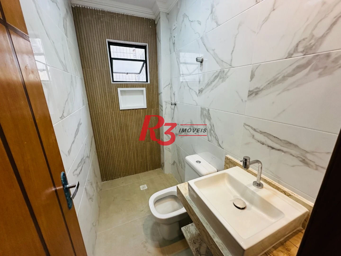 Sobrado com 3 dormitórios à venda, 220 m² por R$ 1.600.000,00 - Embaré - Santos/SP