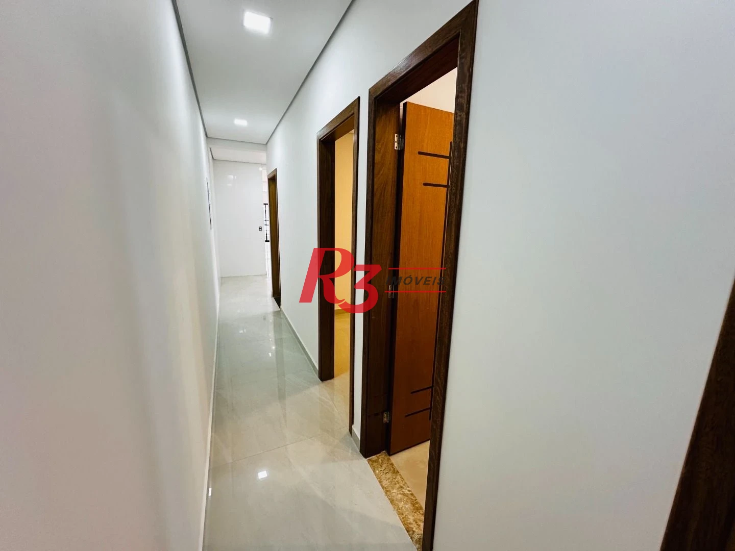 Sobrado com 3 dormitórios à venda, 220 m² por R$ 1.600.000,00 - Embaré - Santos/SP