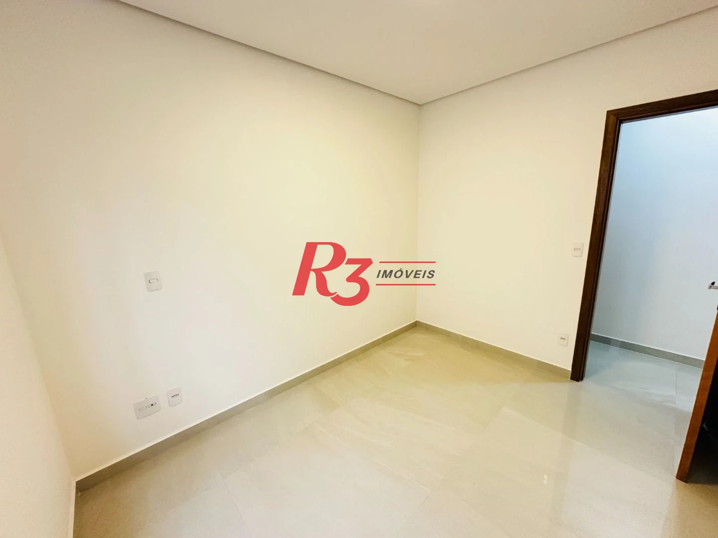 Sobrado com 3 dormitórios à venda, 220 m² por R$ 1.600.000,00 - Embaré - Santos/SP