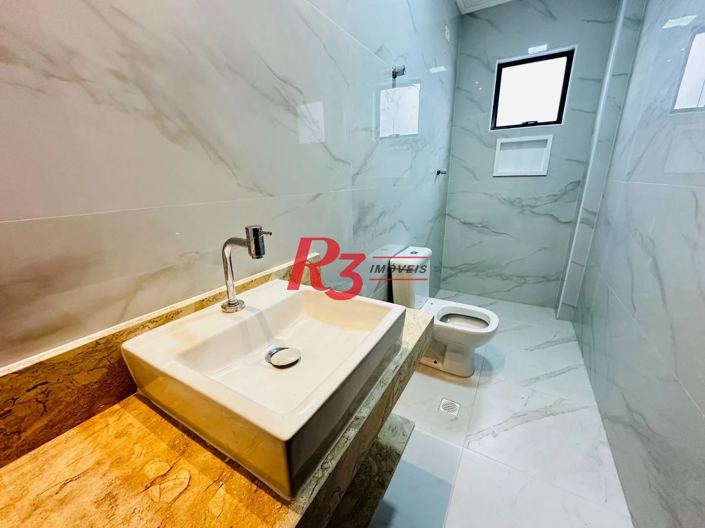 Sobrado com 3 dormitórios à venda, 220 m² por R$ 1.600.000,00 - Embaré - Santos/SP
