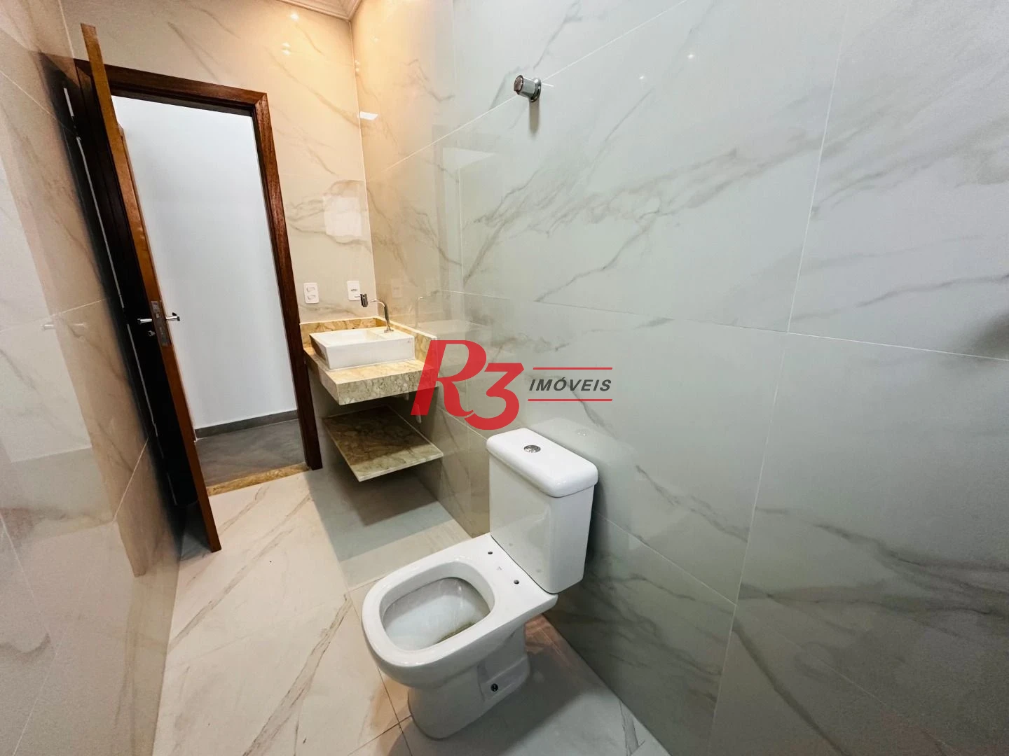 Sobrado com 3 dormitórios à venda, 220 m² por R$ 1.600.000,00 - Embaré - Santos/SP