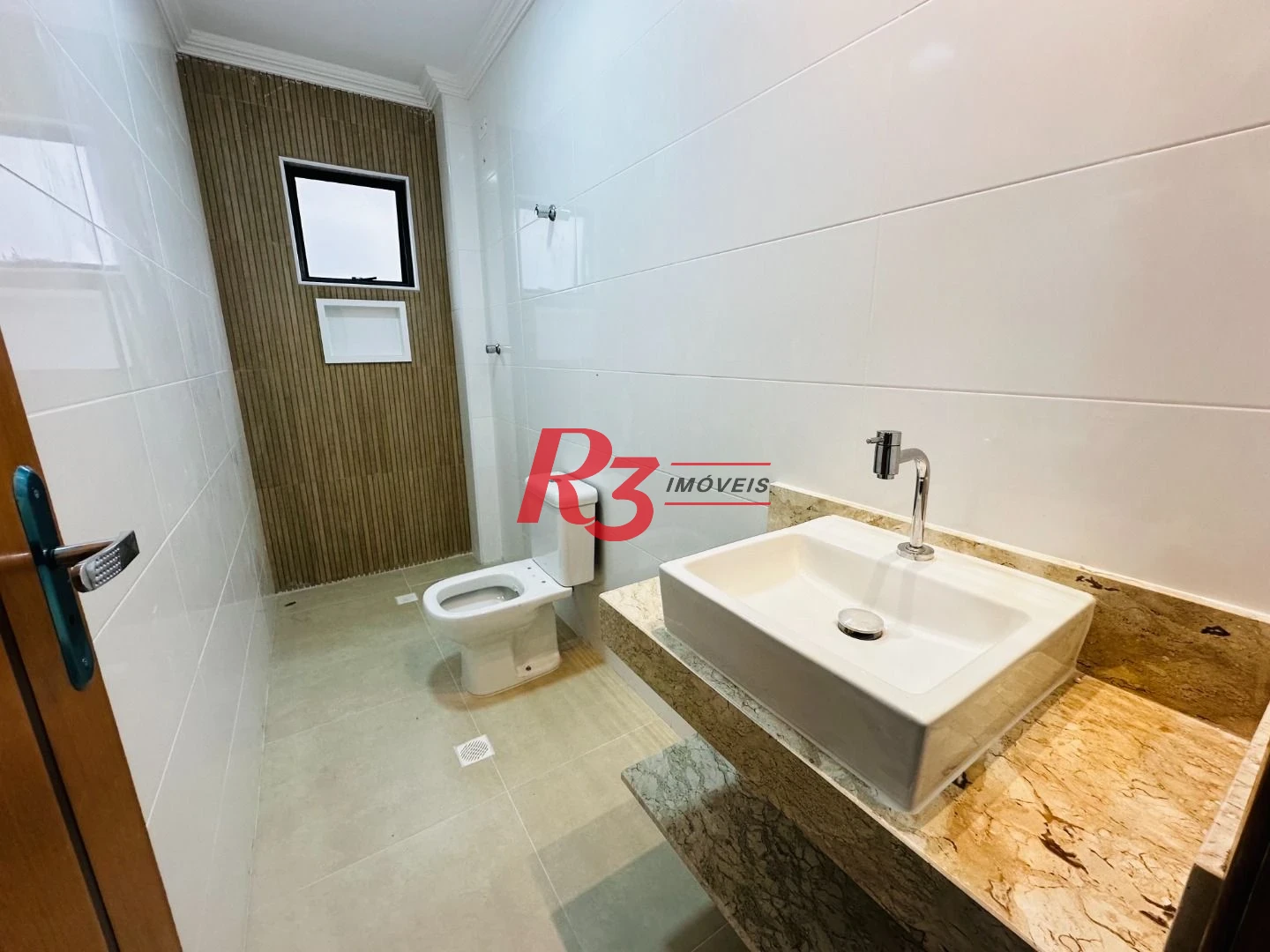 Sobrado com 3 dormitórios à venda, 220 m² por R$ 1.600.000,00 - Embaré - Santos/SP