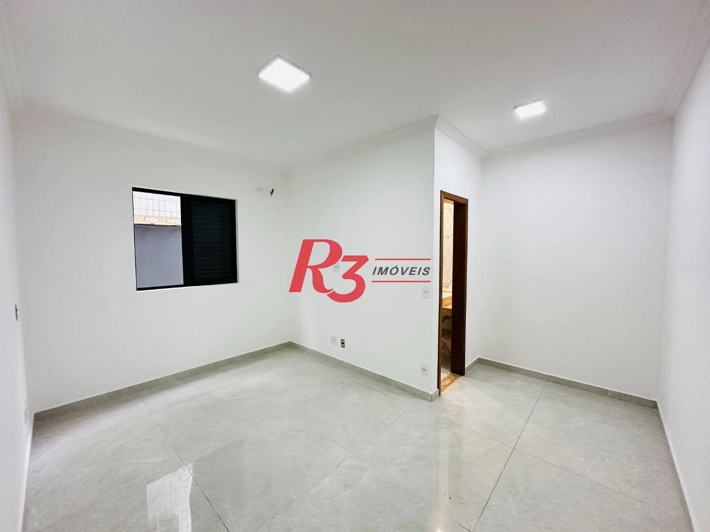 Sobrado com 3 dormitórios à venda, 160 m² por R$ 950.000,00 - Embaré - Santos/SP