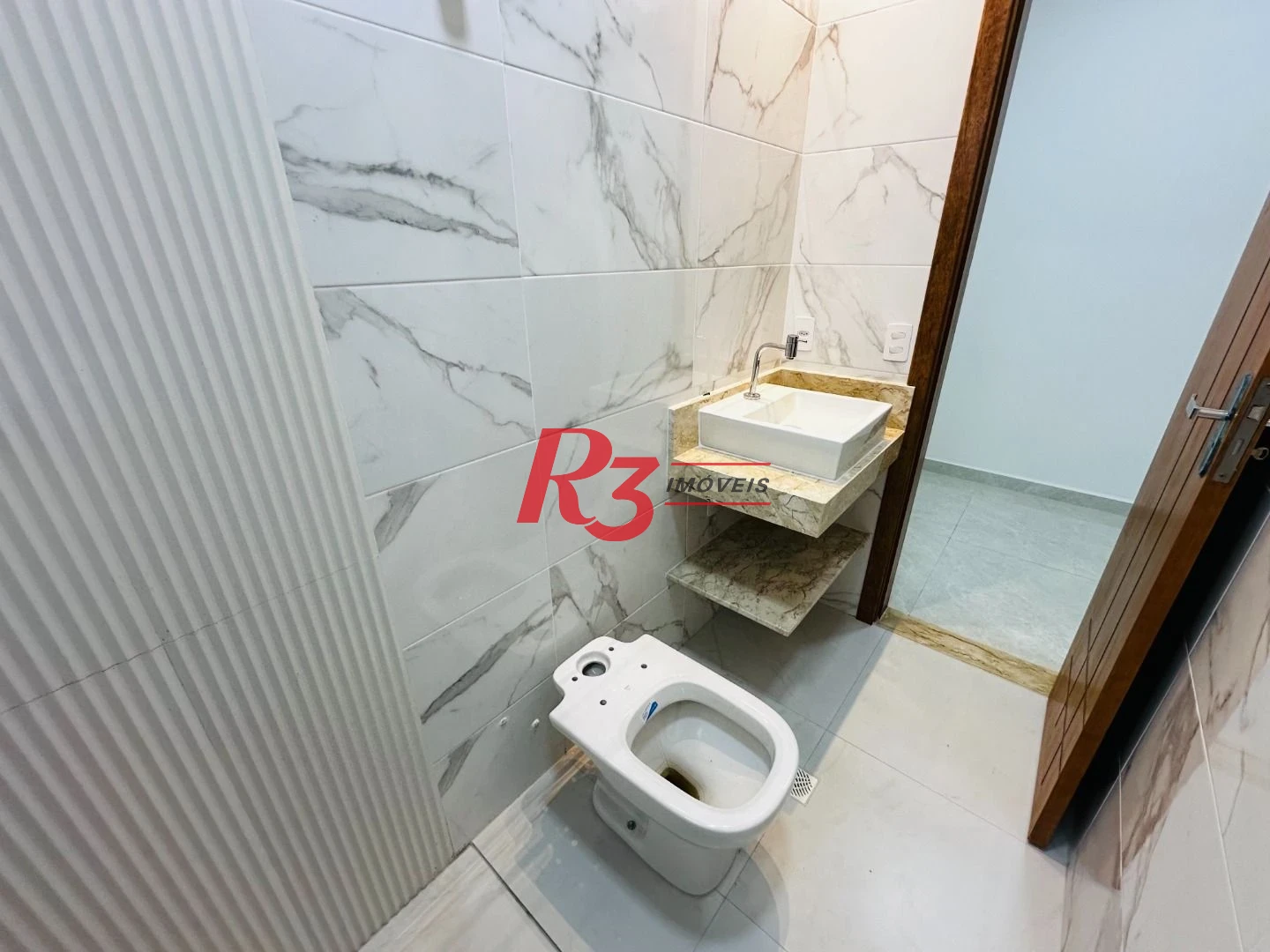 Sobrado com 3 dormitórios à venda, 160 m² por R$ 950.000,00 - Embaré - Santos/SP