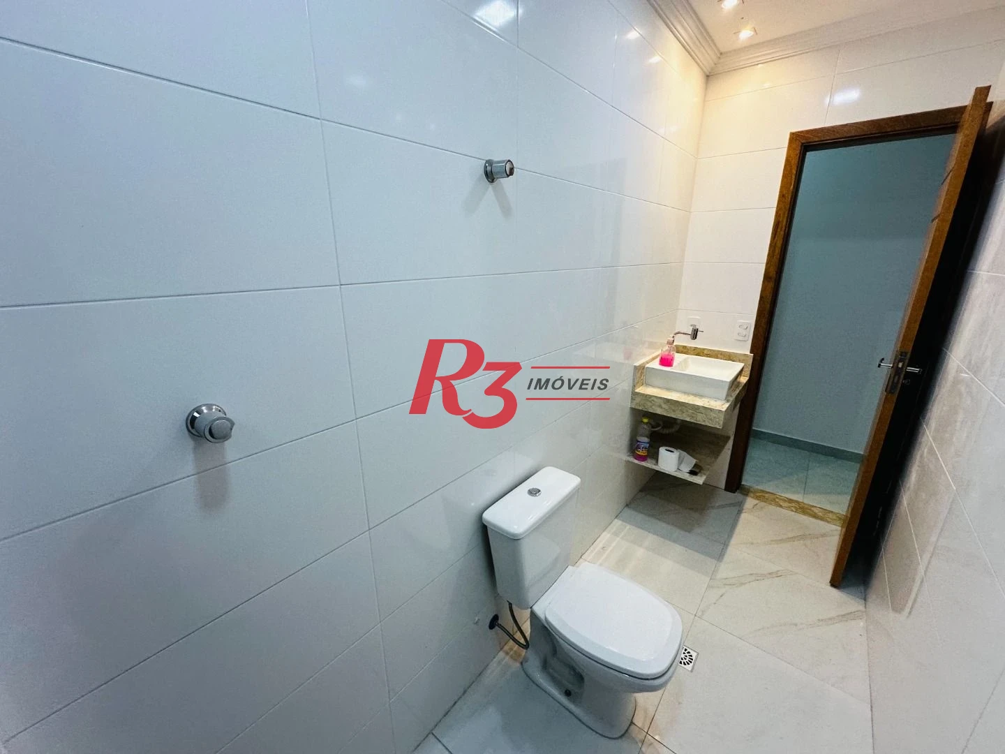 Sobrado com 3 dormitórios à venda, 160 m² por R$ 950.000,00 - Embaré - Santos/SP