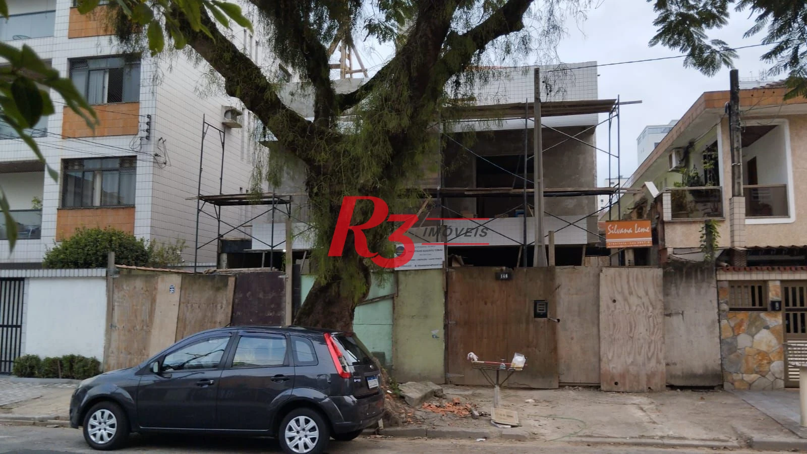 Sobrado Térreo com 3 dormitórios à venda, 160 m² por R$ 1.050.000 - Embaré - Santos/SP