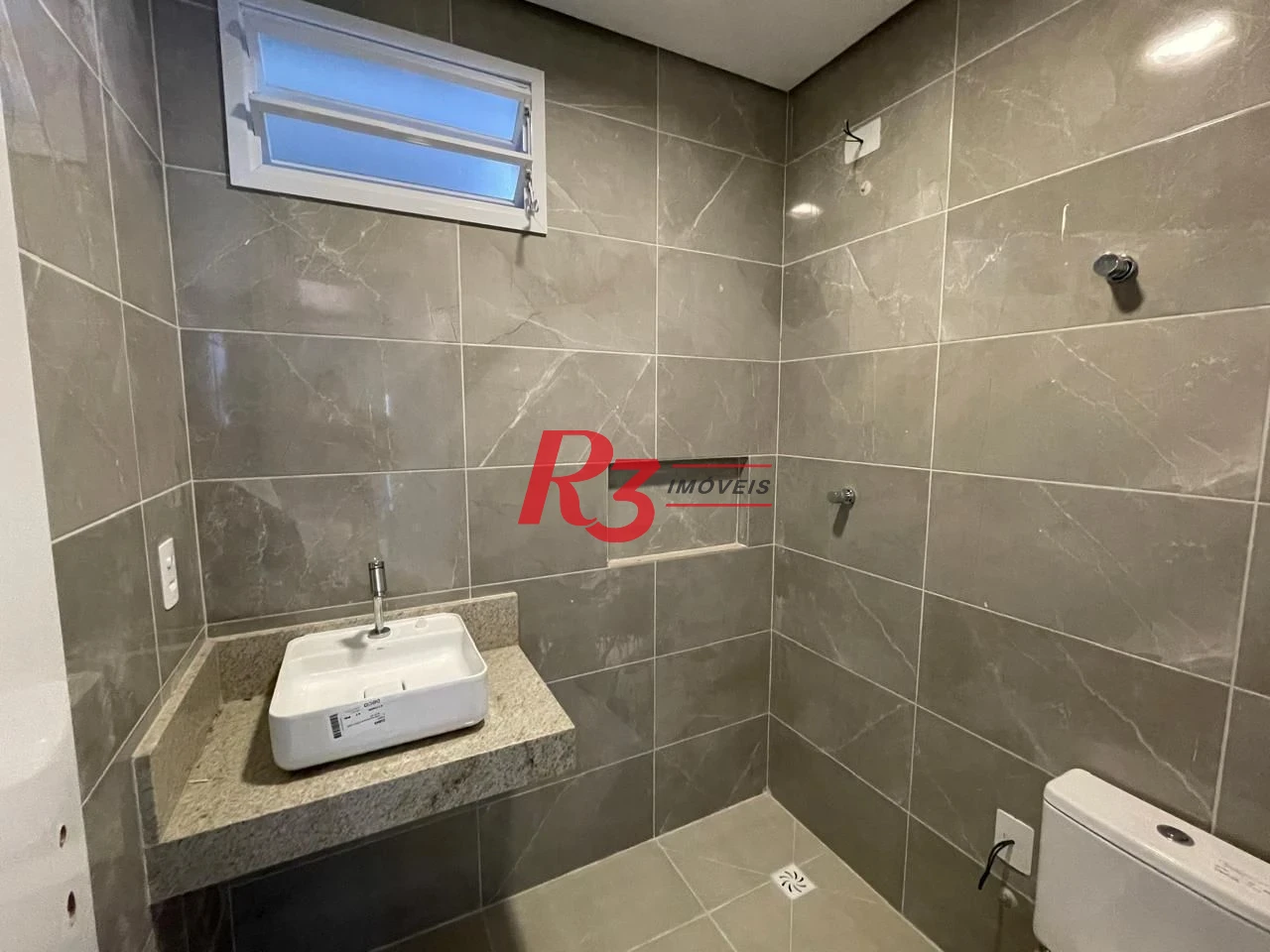 Casa Sobreposta baixa com 3 dormitórios c suite com suite, 94 m² - Aparecida