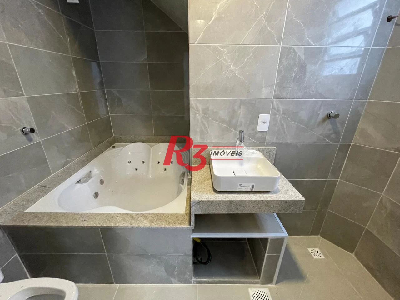Casa Sobreposta baixa com 3 dormitórios c suite com suite, 94 m² - Aparecida