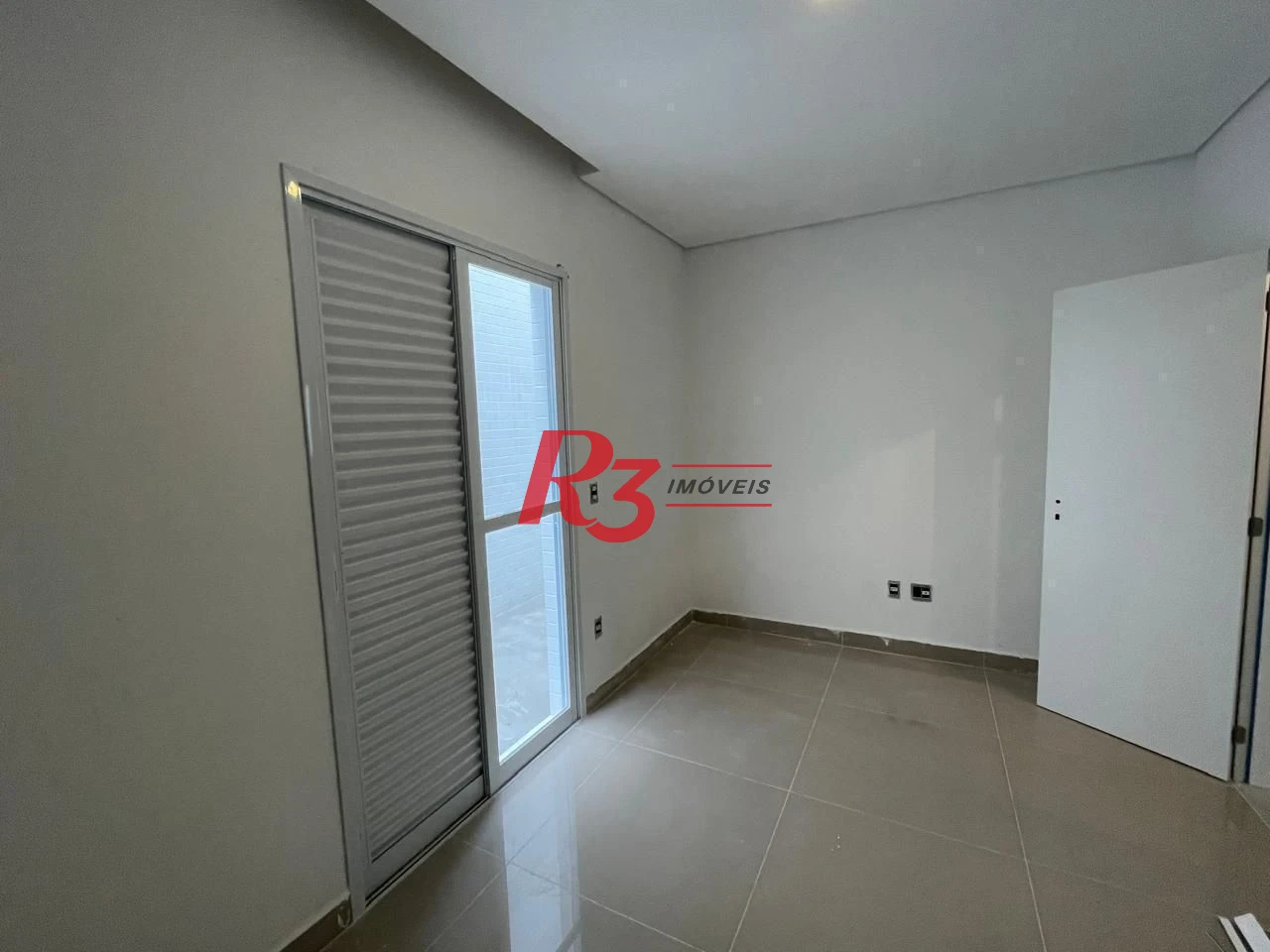 Casa Sobreposta baixa com 3 dormitórios c suite com suite, 94 m² - Aparecida