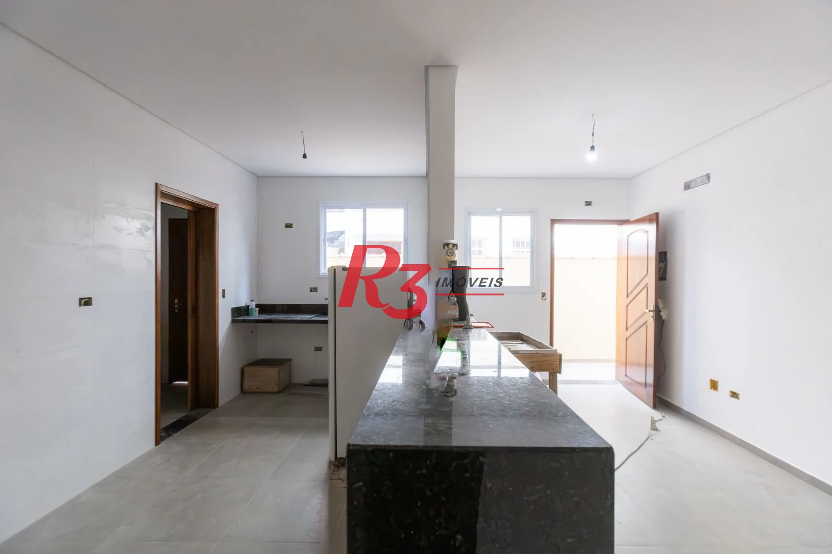 Casa com 3 dormitórios à venda, 104 m² por R$ 950.000,00 - Encruzilhada - Santos/SP