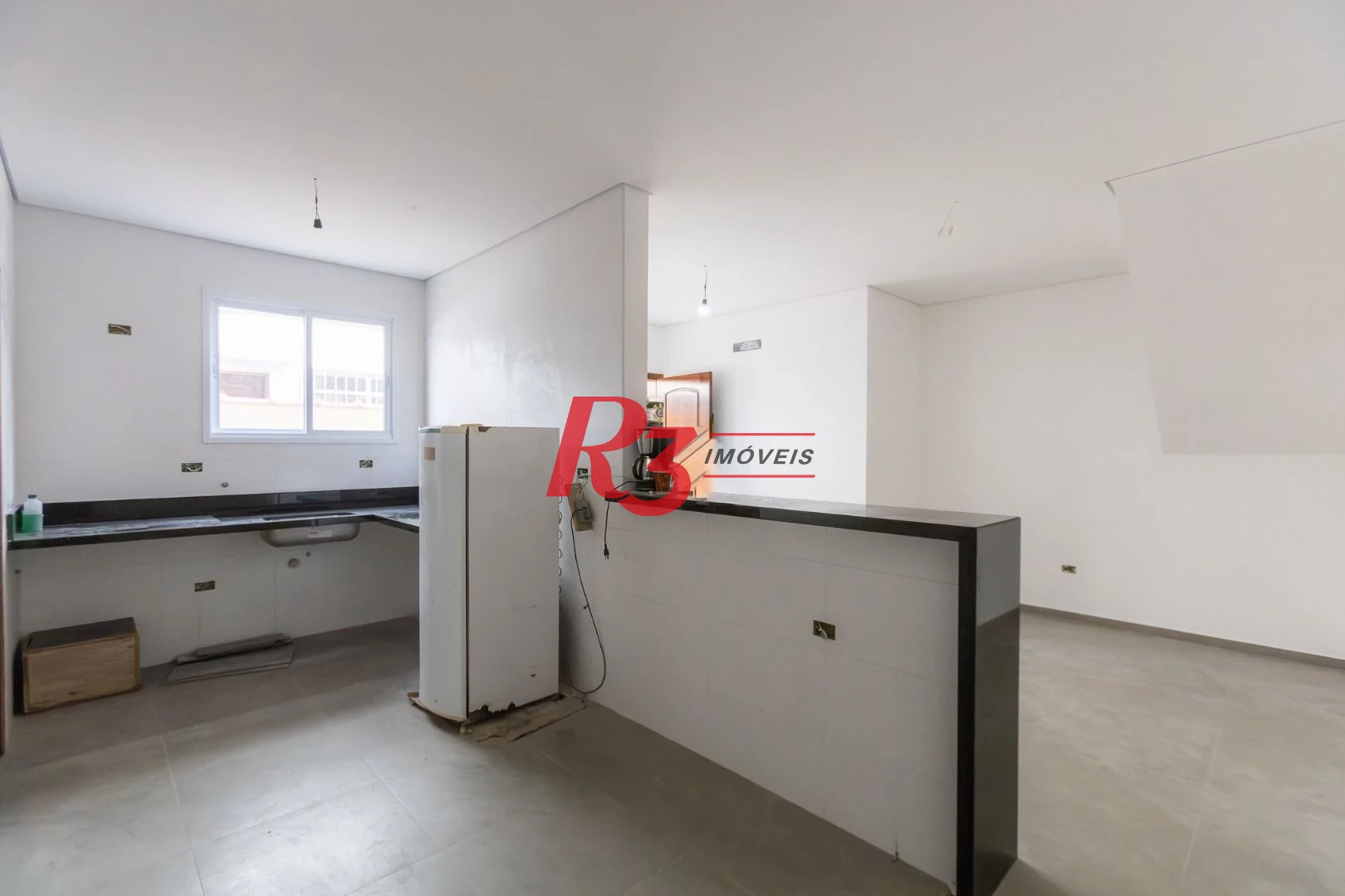 Casa com 3 dormitórios à venda, 104 m² por R$ 950.000,00 - Encruzilhada - Santos/SP