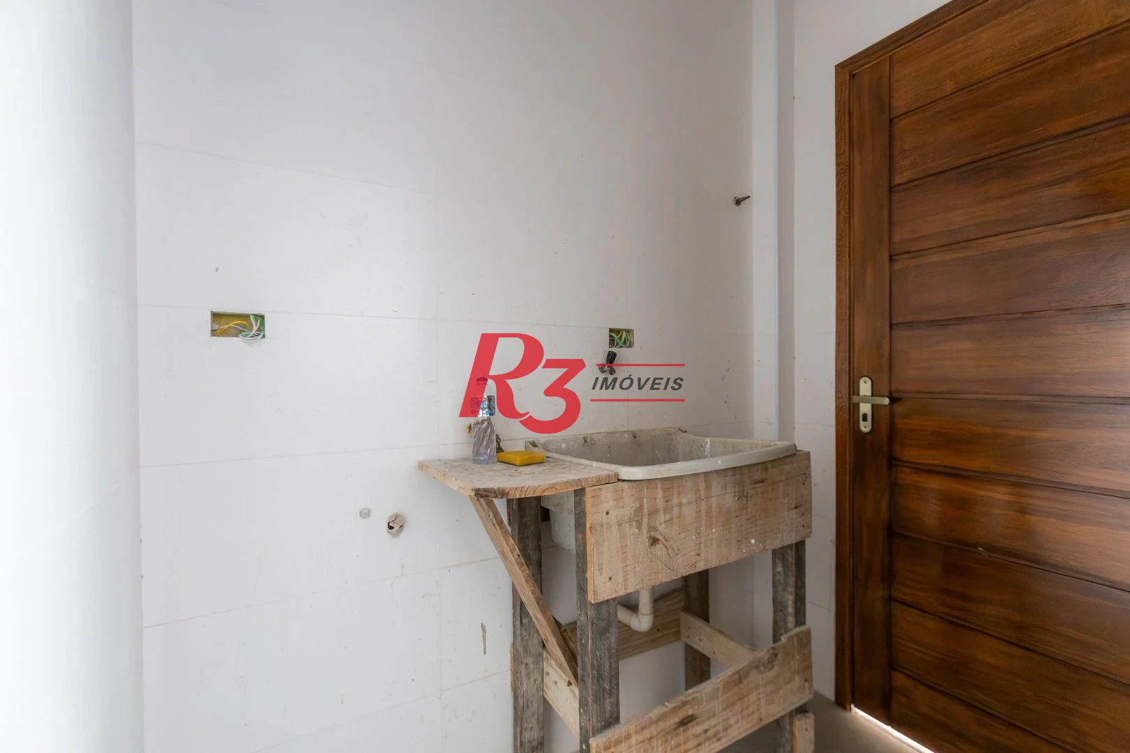 Casa com 3 dormitórios à venda, 104 m² por R$ 950.000,00 - Encruzilhada - Santos/SP