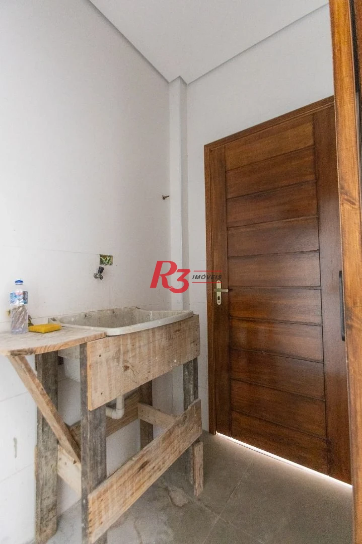 Casa com 3 dormitórios à venda, 104 m² por R$ 950.000,00 - Encruzilhada - Santos/SP