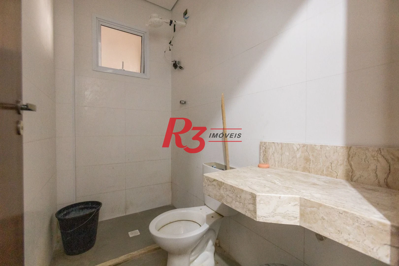 Casa com 3 dormitórios à venda, 104 m² por R$ 950.000,00 - Encruzilhada - Santos/SP